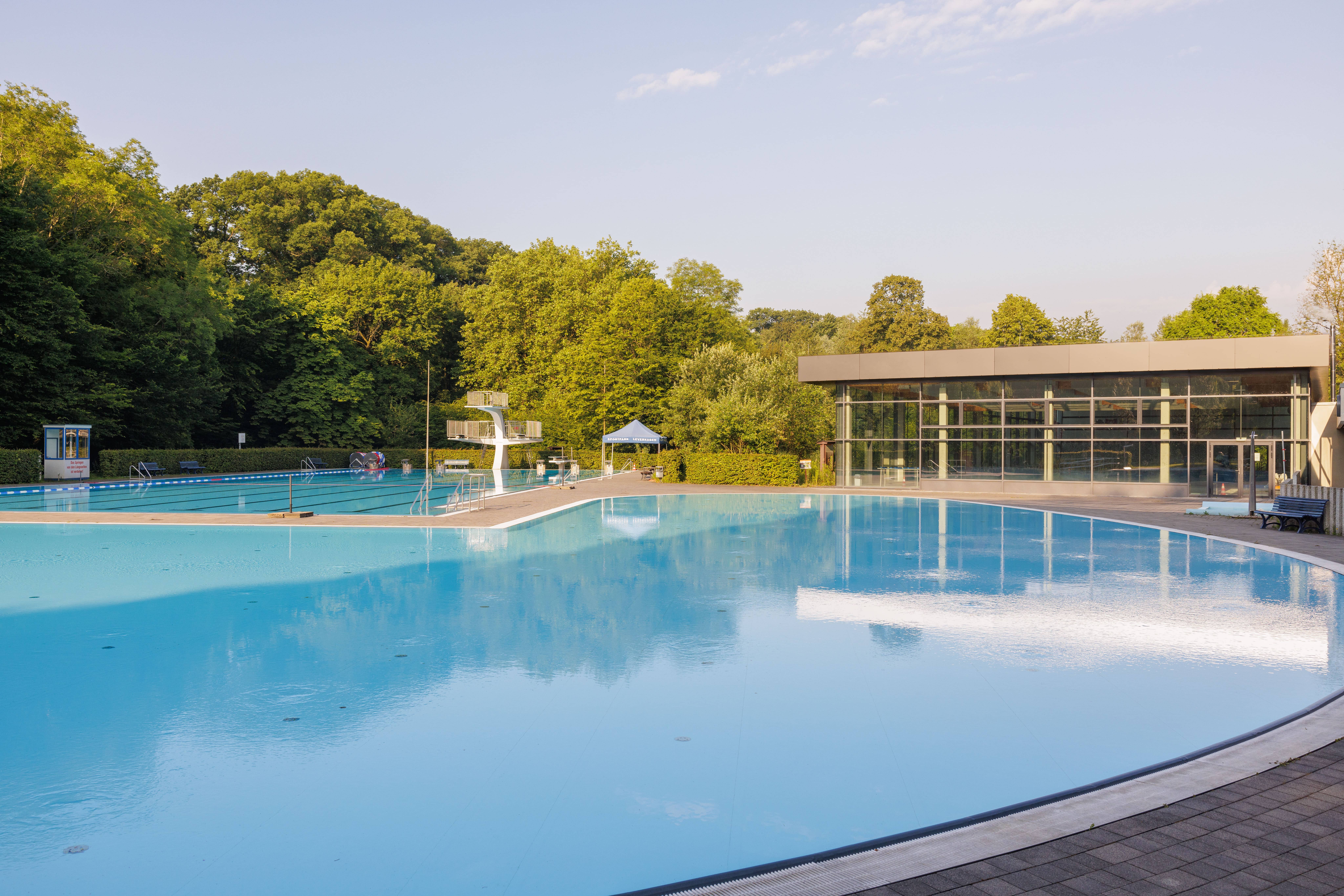Freier Eintritt für 100 Kinder: Leverkusener Bürger sorgt für besondere Ferienüberraschung im Freibad Wiembachtal Freier Eintritt für 100 Kinder: Leverkusener Bürger sorgt für besondere Ferienüberraschung im Freibad Wiembachtal